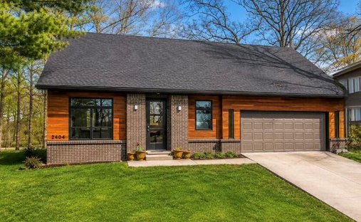 House in Sylvan Lake, Michigan, United States 1