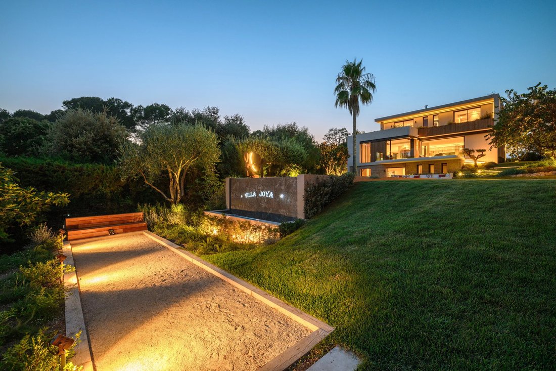 Villa in Mougins, Provence-Alpes-Côte d'Azur, France 3 - 18501053