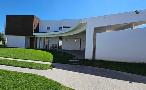 House in Bosques la Florida, San Luis Potosi, Mexico 1