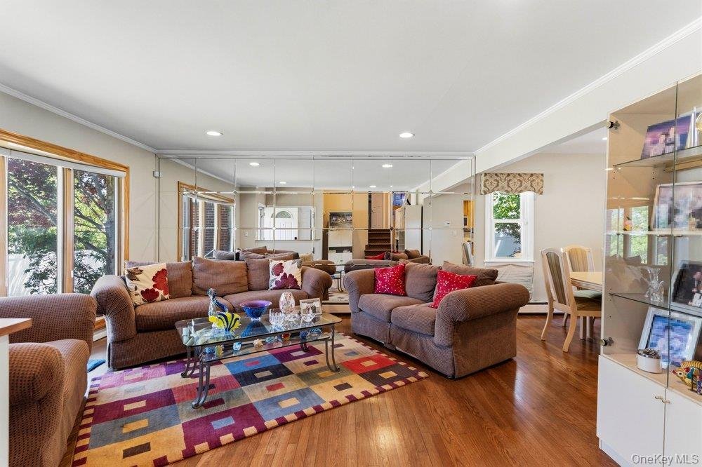 House in Plainview, New York, United States 4 - 18500886