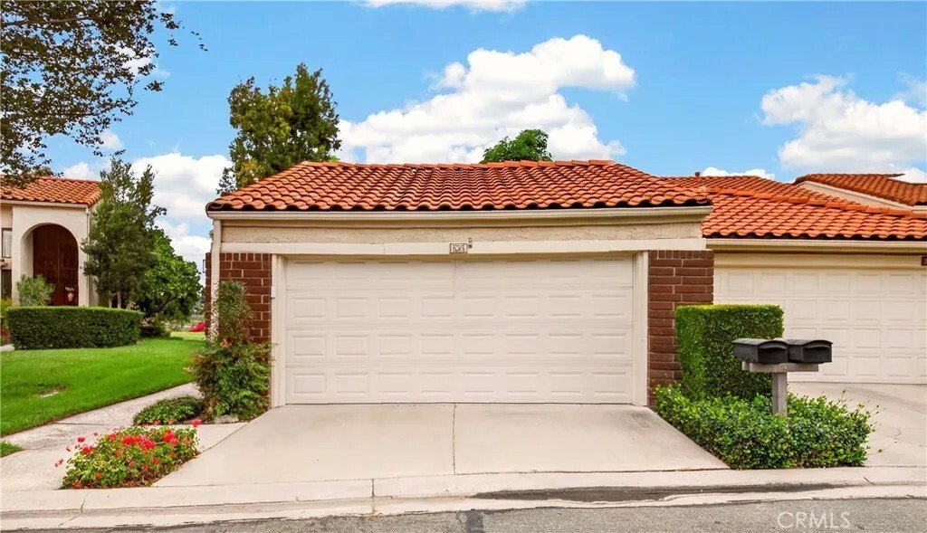 Condo in Fullerton, California, United States 3 - 18499229