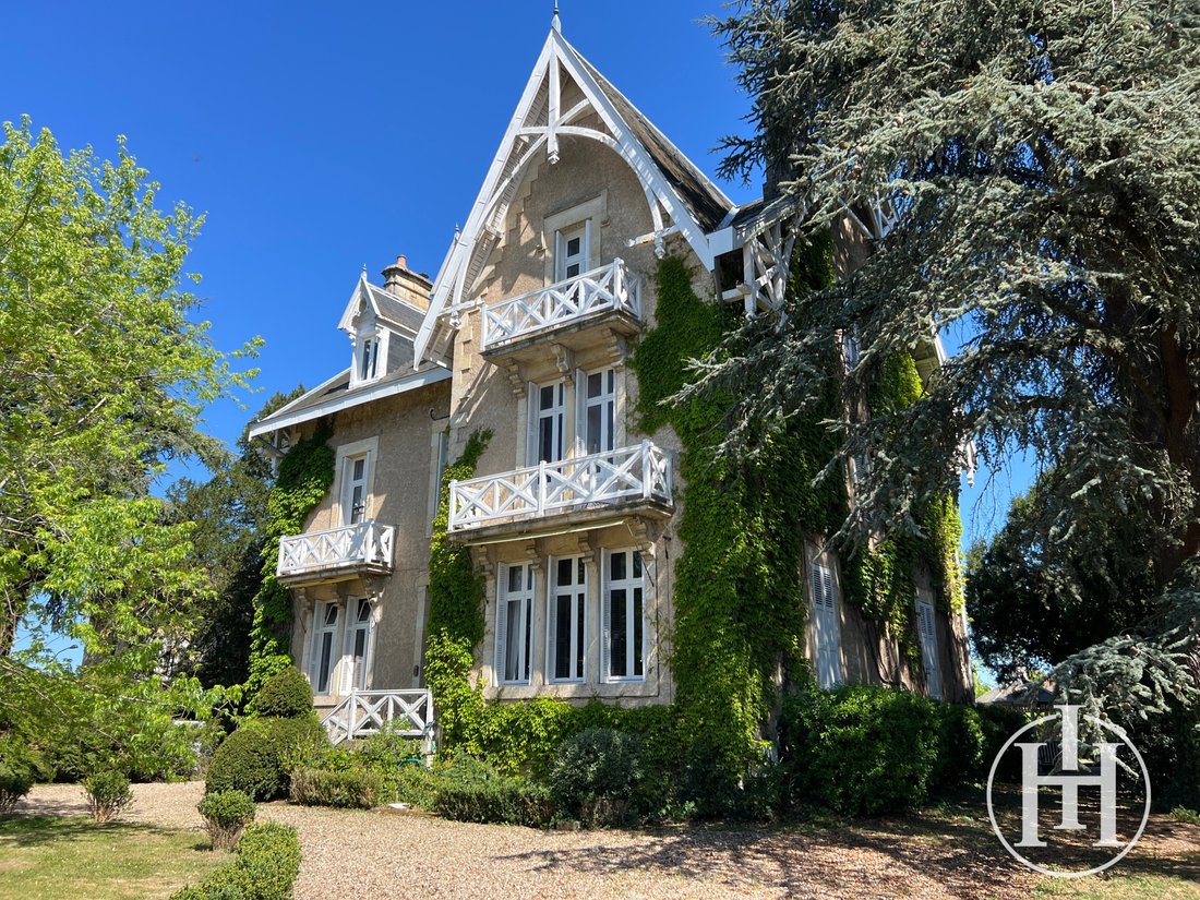 Château à Périphérie du Centre Ville, Saint-Amand-Montrond, France 2 - 18503836
