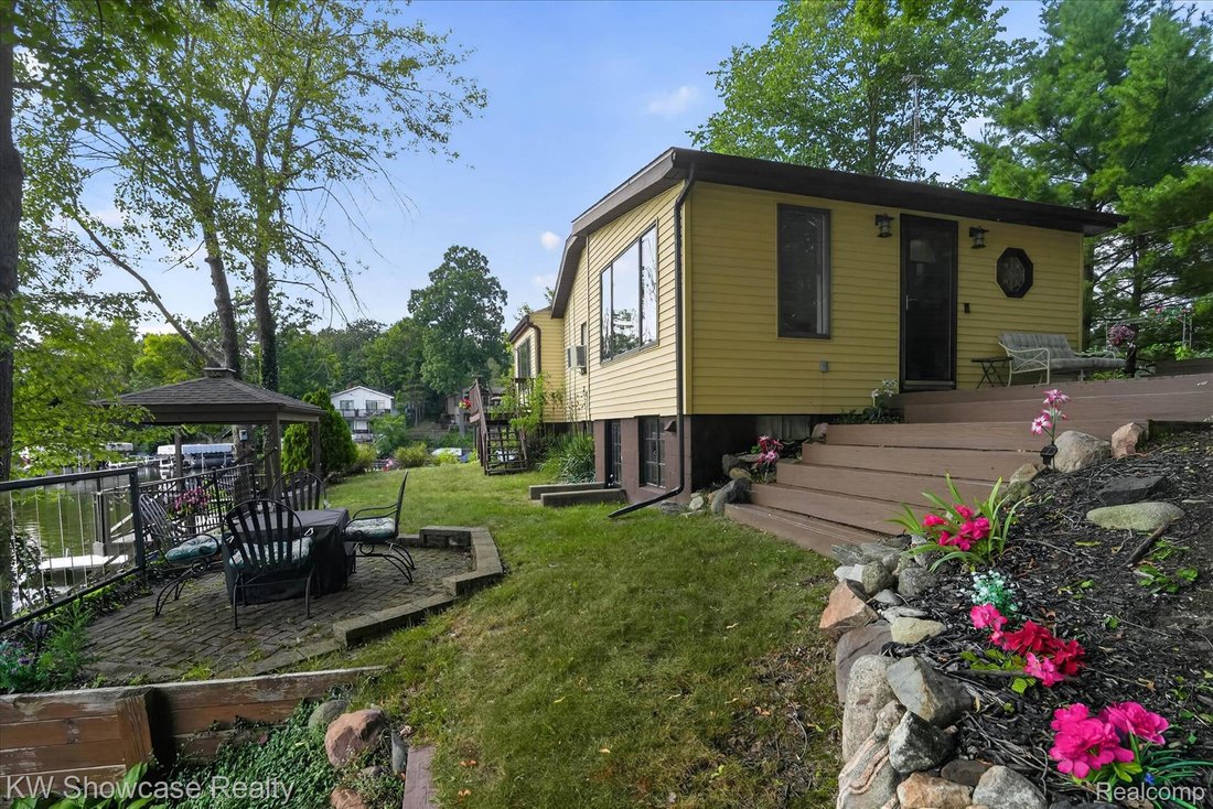 House in Township of Hamburg, Michigan, United States 3 - 18499705