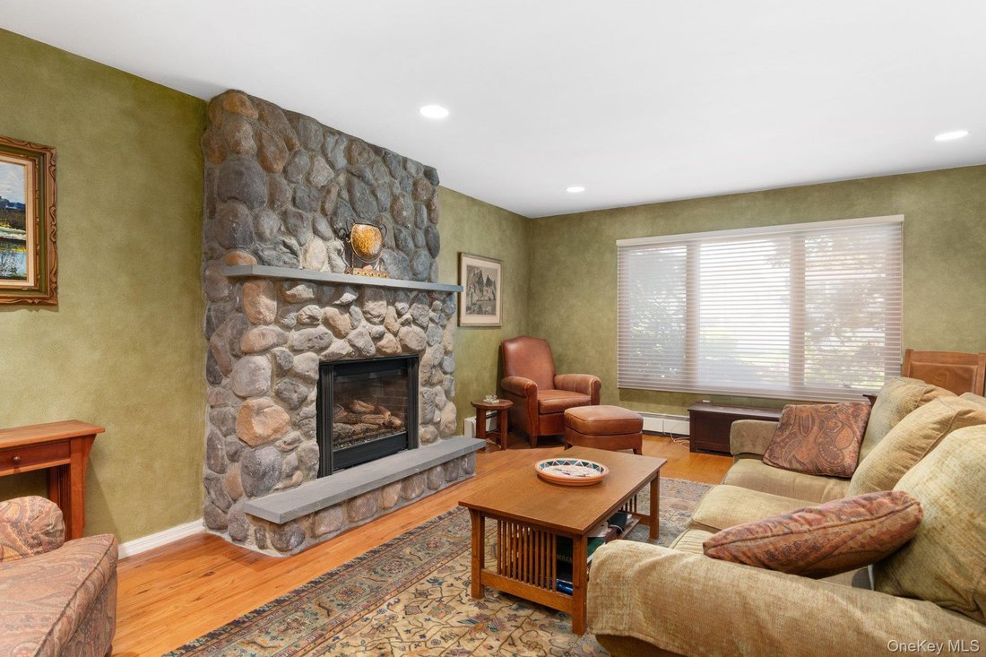 House in Bellmore, New York, United States 5 - 18500747