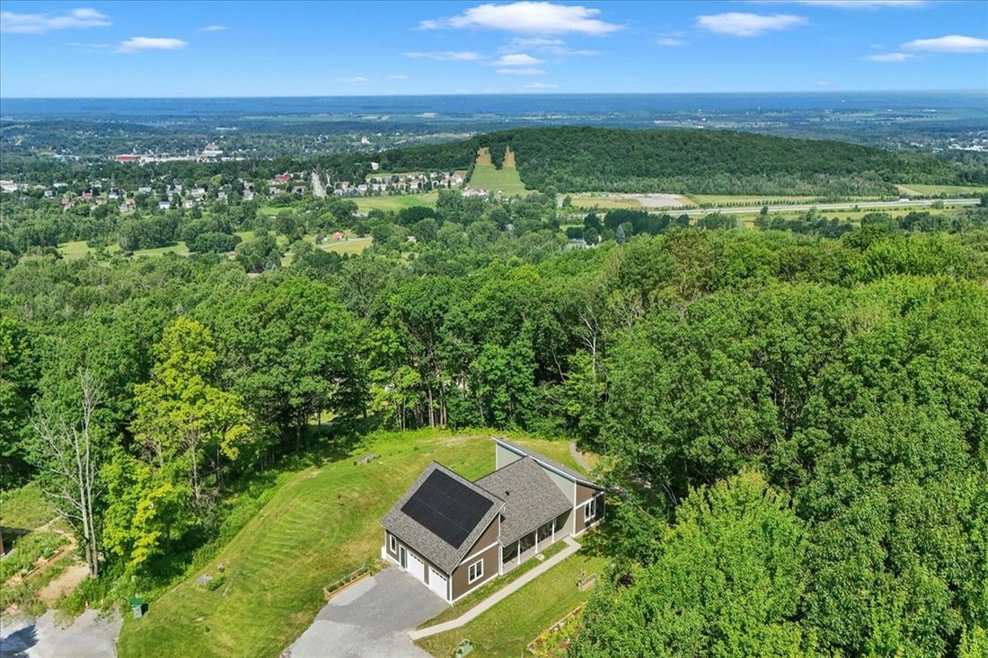 House in Saint Albans City, Vermont, United States 3 - 18498810