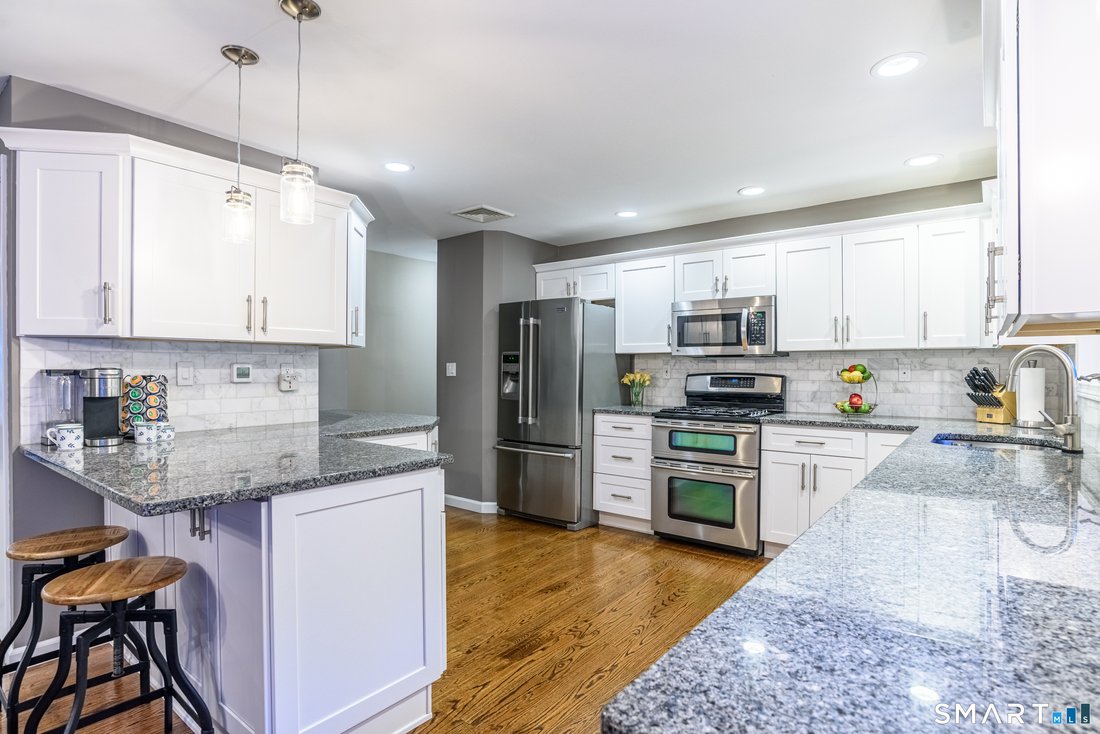 House in Trumbull, Connecticut, United States 5 - 18499569