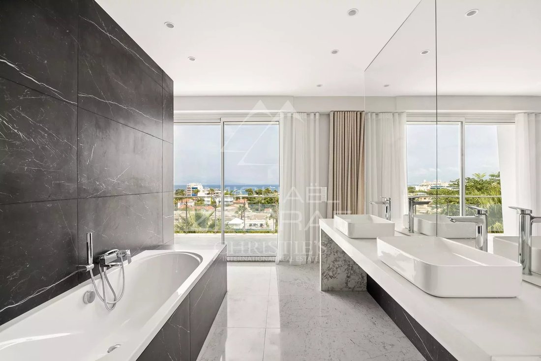Villa in Ponteil, Antibes, France 5 - 18393261
