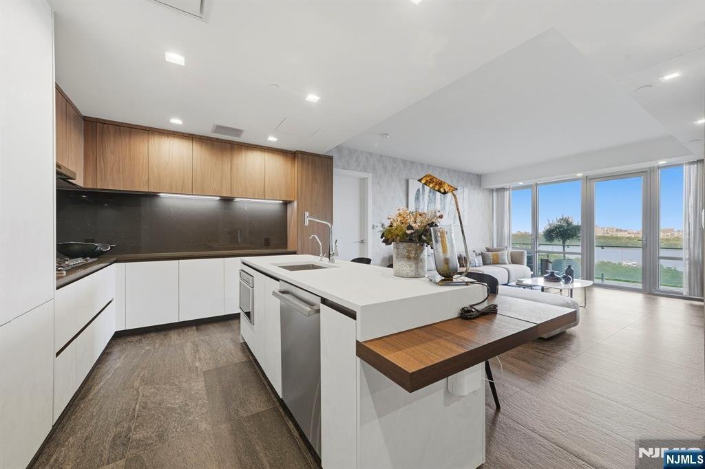 Condo in Cliffside Park, New Jersey, United States 5 - 18066578