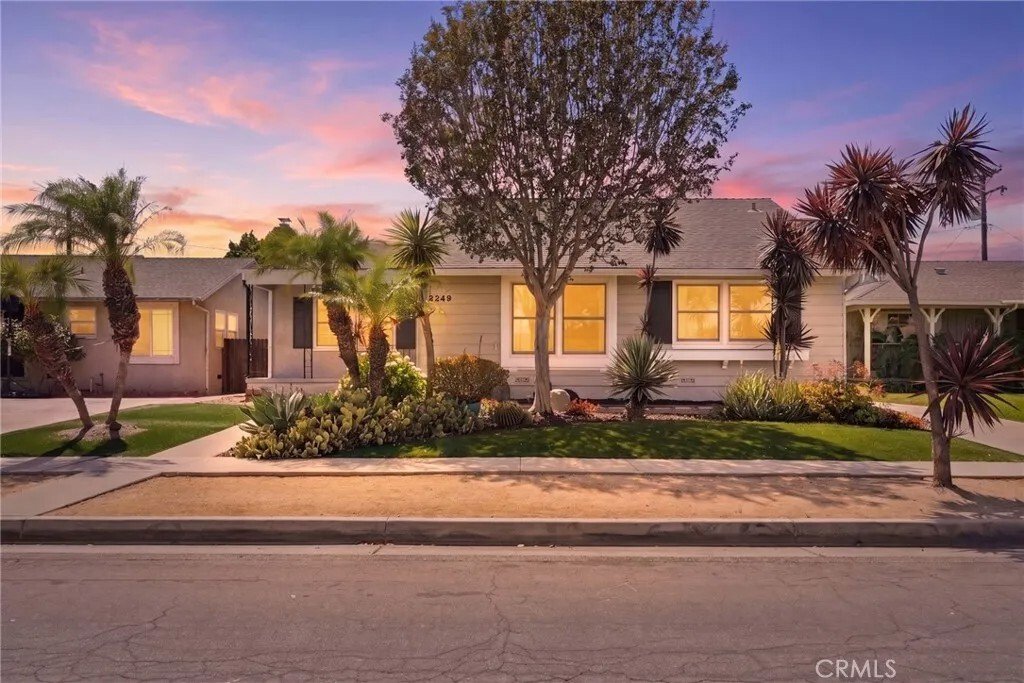 House in Signal Hill, California, United States 1 - 18503037