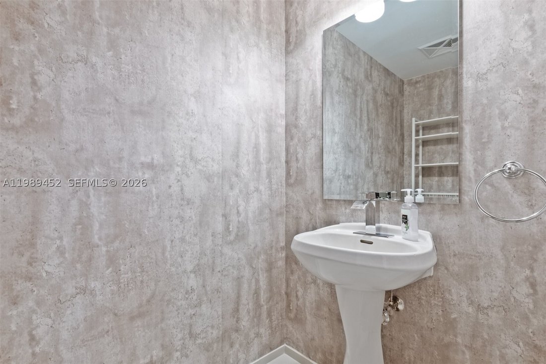 Condo in Miami, Florida, United States 5 - 17487107