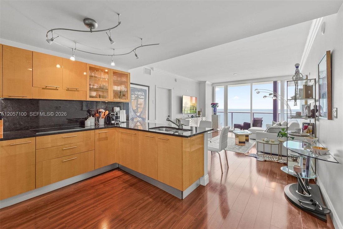 Condo in Miami Beach, Florida, United States 3 - 18503957
