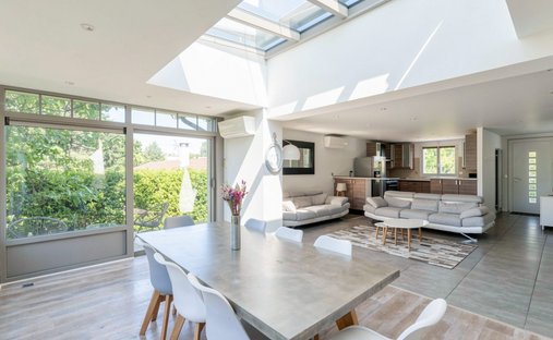House in Mi Plaine-Manissieux-Village, Saint-Priest, France 1