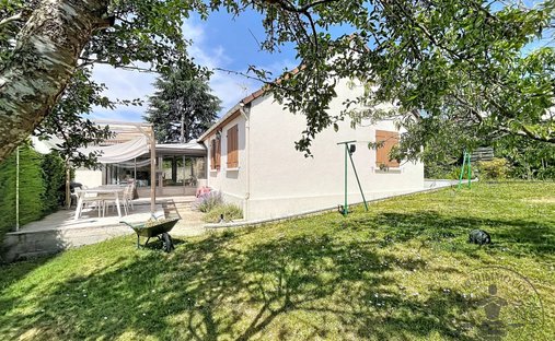 House in Le Parterre, Dourdan, France 1