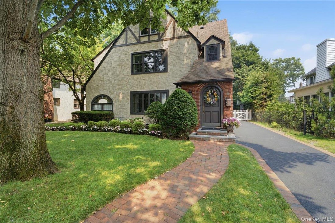 House in Garden City, New York, United States 1 - 18499385