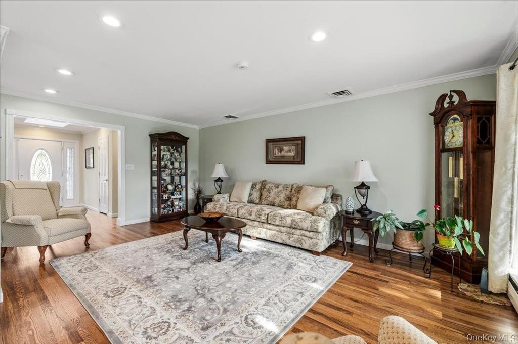 House in Smithtown, New York, United States 5 - 18500389