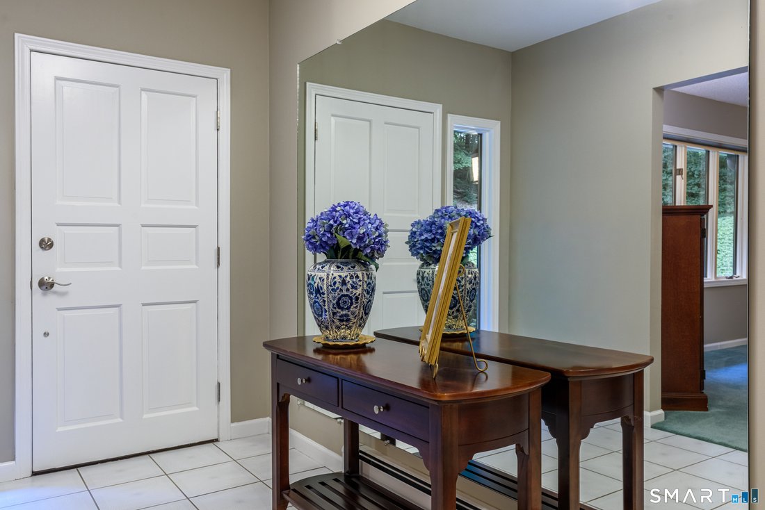 House in Trumbull, Connecticut, United States 2 - 18499569