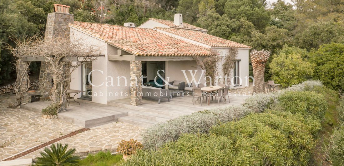 Villa in La Croix-Valmer, Provence-Alpes-Côte d'Azur, France 3 - 17447279