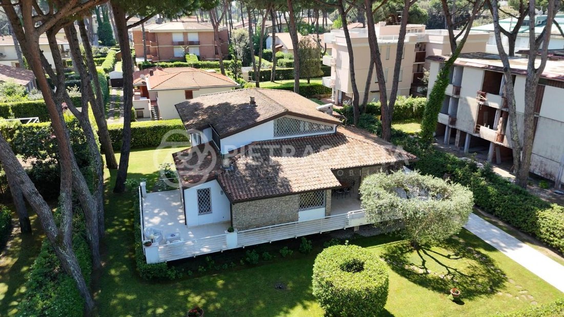 Villa in Camaiore, Tuscany, Italy 1 - 18251275