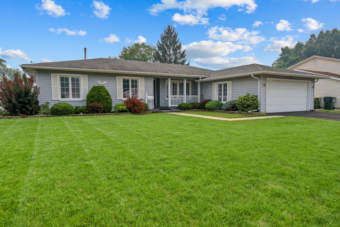 House in Elk Grove Village, Illinois, United States 2 - 18502845