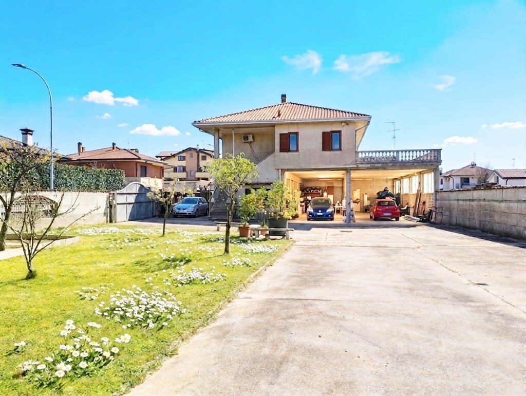 Villa in San Giorgio su Legnano, Lombardy, Italy 3 - 18501702