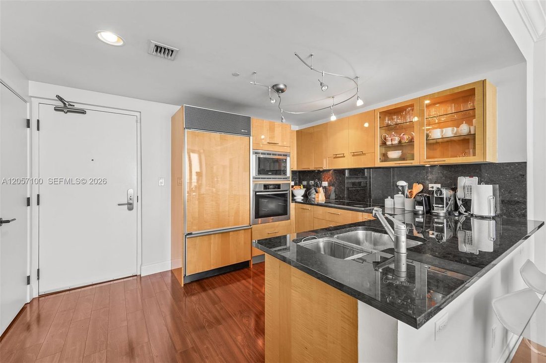 Condo in Miami Beach, Florida, United States 5 - 18503957