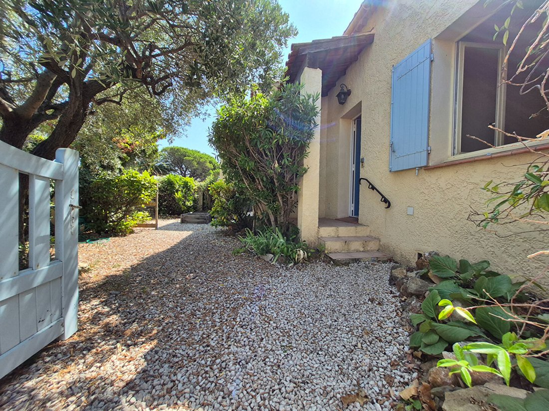 Villa in Six-Fours-les-Plages, Provence-Alpes-Côte d'Azur, France 1 - 18504216