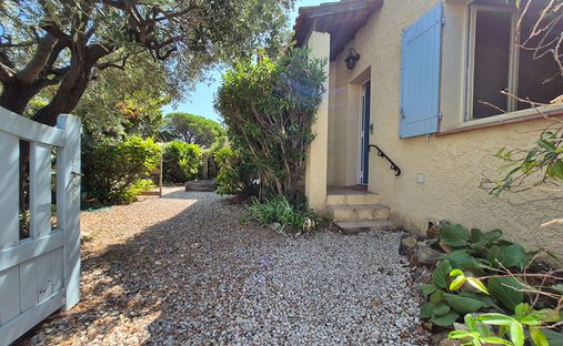 Villa in Six-Fours-les-Plages, Provence-Alpes-Côte d'Azur, France 1