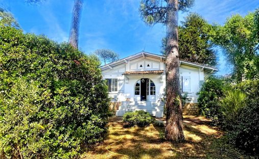 House in Aiguillon, Arcachon, France 1
