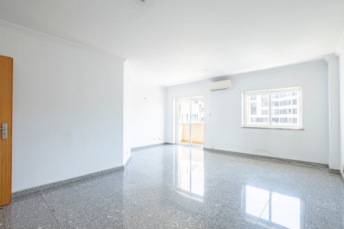 Apartment in Alges, Linda-a-Velha e Cruz Quebrada-Dafundo, Lisbon, Portugal 1 - 18504011