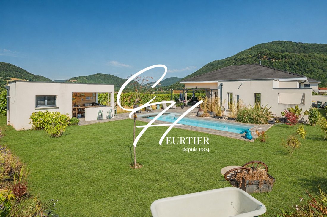 Villa in Saint-Aupre, Auvergne-Rhône-Alpes, France 2 - 18505077