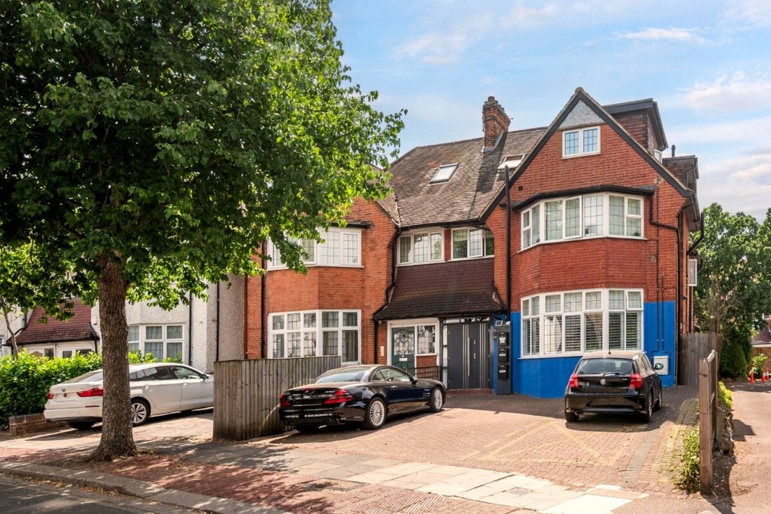 Apartment in Golders Green, Barnet, England 1 - 18505447