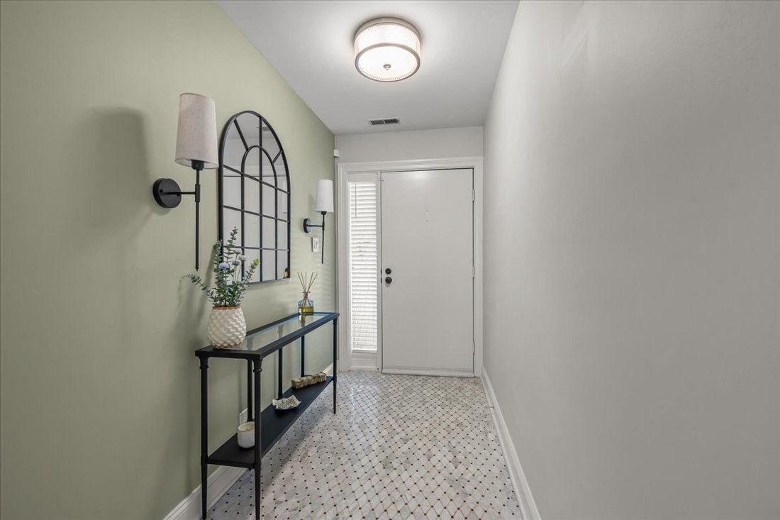 Condo in Glenview, Illinois, United States 2 - 18499421