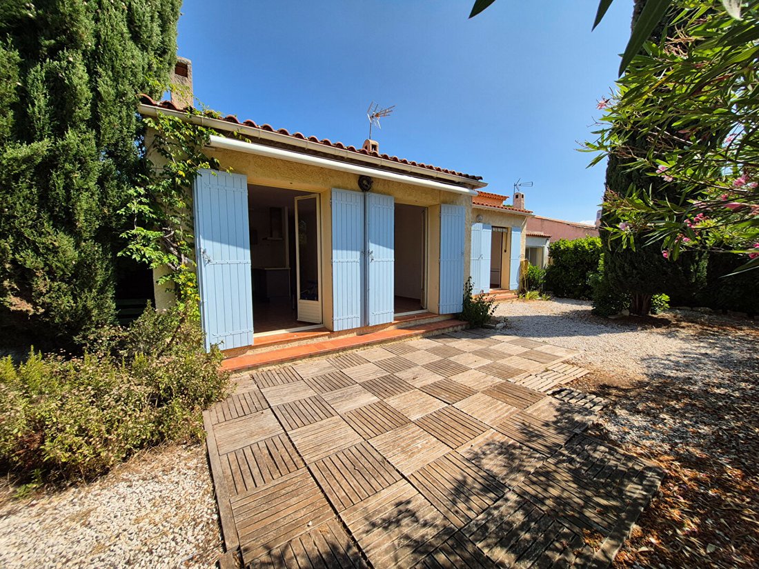 Villa in Six-Fours-les-Plages, Provence-Alpes-Côte d'Azur, France 3 - 18504216