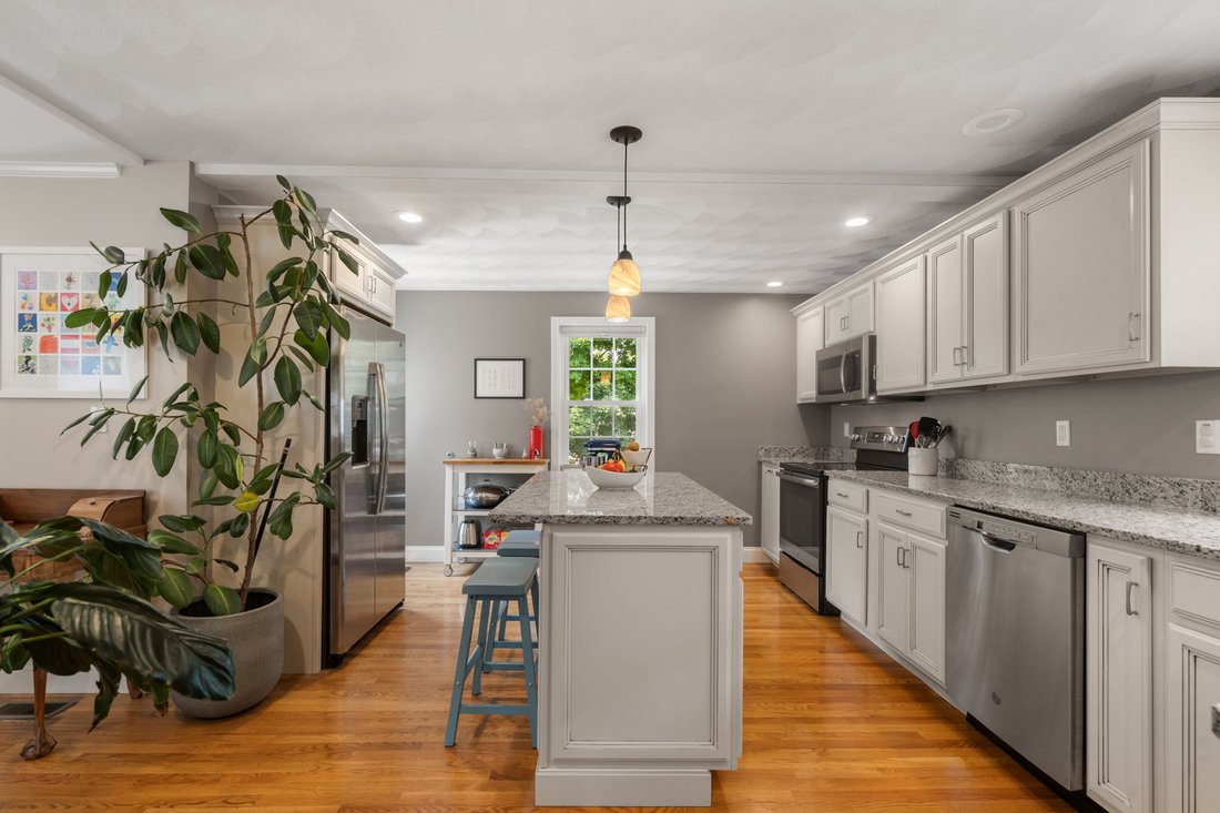 House in Stoneham, Massachusetts, United States 5 - 18500435