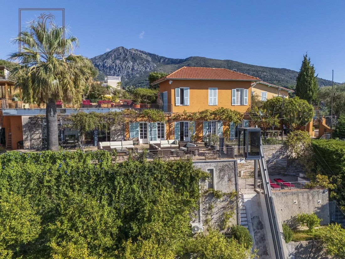 Villa in Menton, Provence-Alpes-Côte d'Azur, France 1 - 17436452