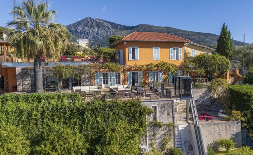 Villa in Menton, Provence-Alpes-Côte d'Azur, France 1