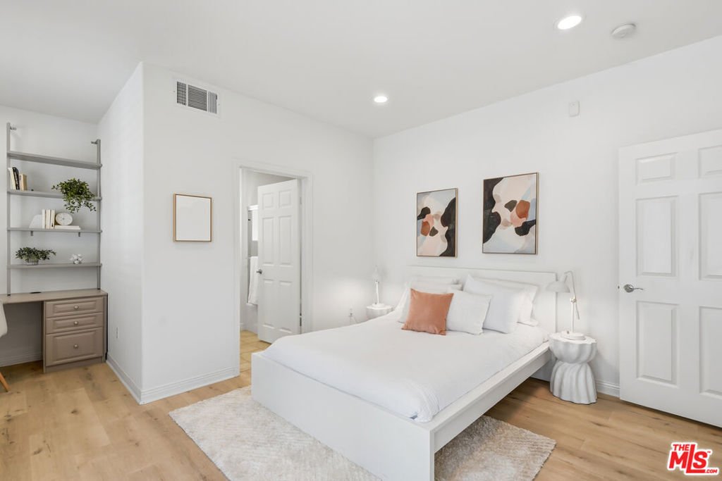 House in Los Angeles, California, United States 3 - 18501896