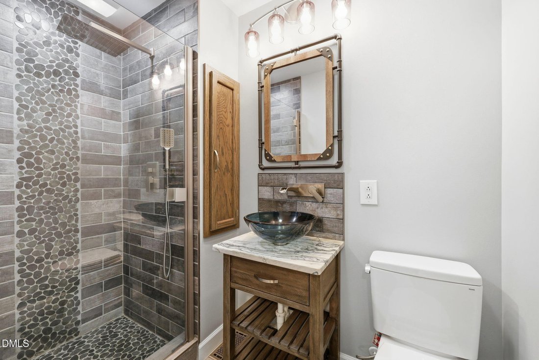 House in Durham, North Carolina, United States 4 - 18500111