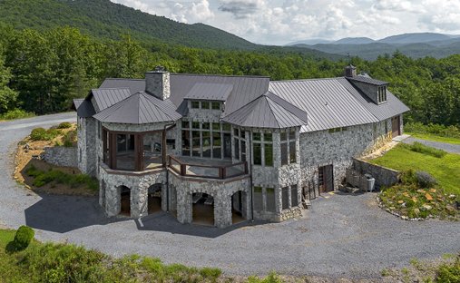 House in Hot Springs, Virginia, United States 1
