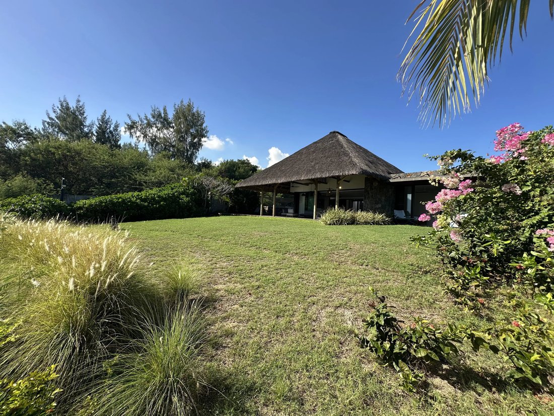 Villa in Grande Riviere Noire, Rivière Noire District, Mauritius 2 - 18498896