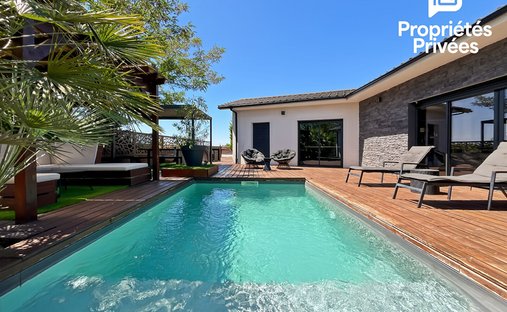 Villa in Sud, Artigues-pres-Bordeaux, France 1