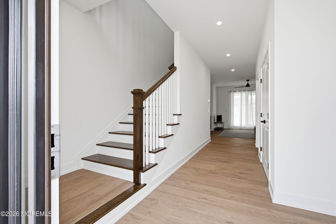 House in Ship Bottom, New Jersey, United States 5 - 18502298