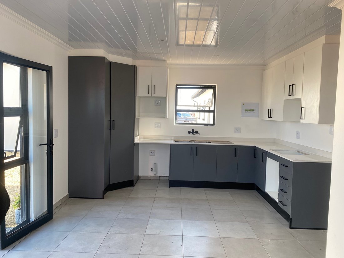 House in Germiston, Gauteng, South Africa 3 - 18499149