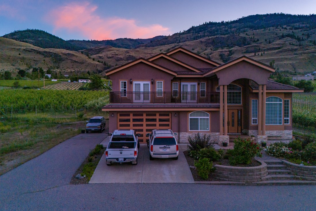 Oliver, British Columbia, Canada 3 - 18501355
