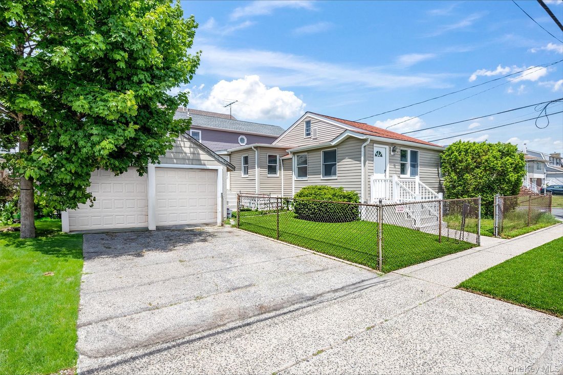 House in East Rockaway, New York, United States 2 - 18500935