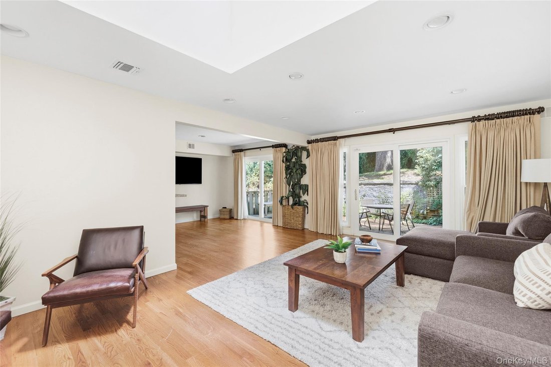 Condo in Woodbury, New York, United States 4 - 18499384