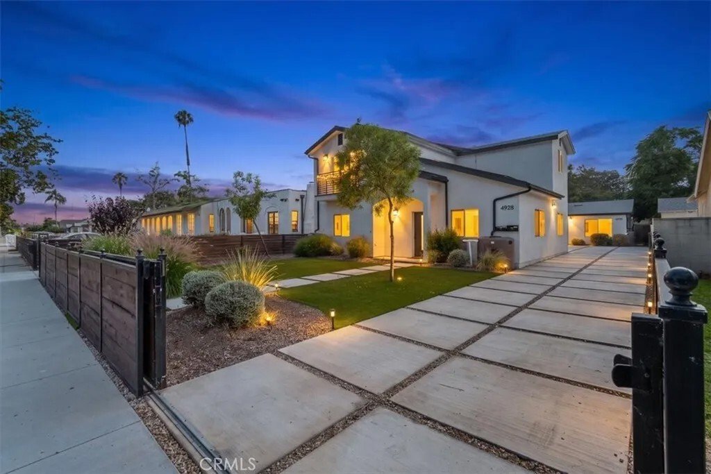 Los Angeles, California, United States 1 - 18336357