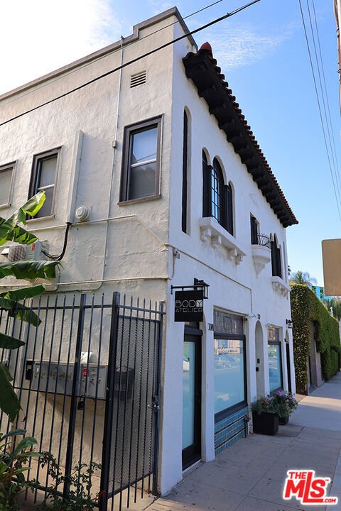 Los Angeles, California, United States 3 - 18501920