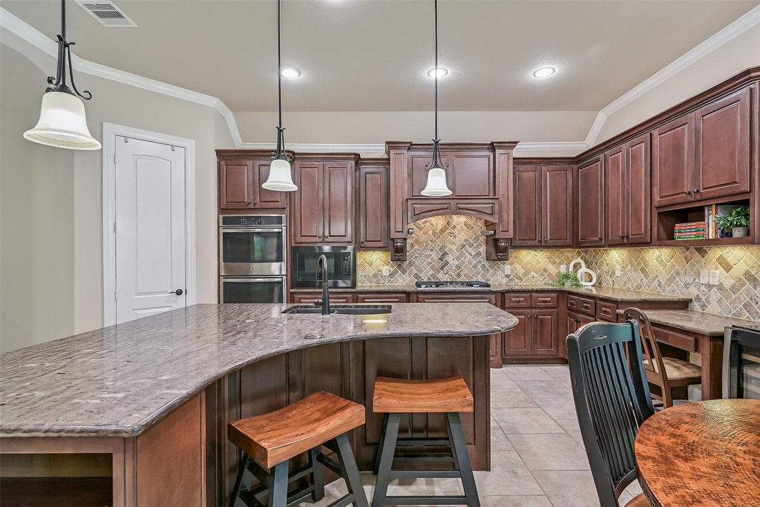 House in Friendswood, Texas, United States 3 - 18503596