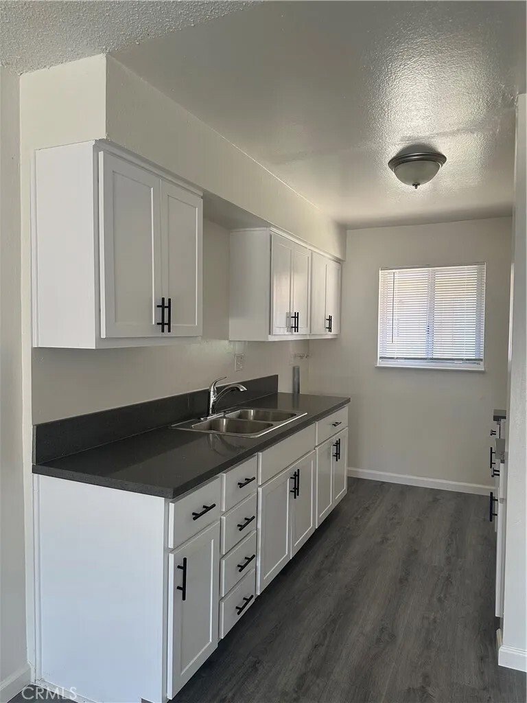 Santa Ana, California, United States 3 - 18499216